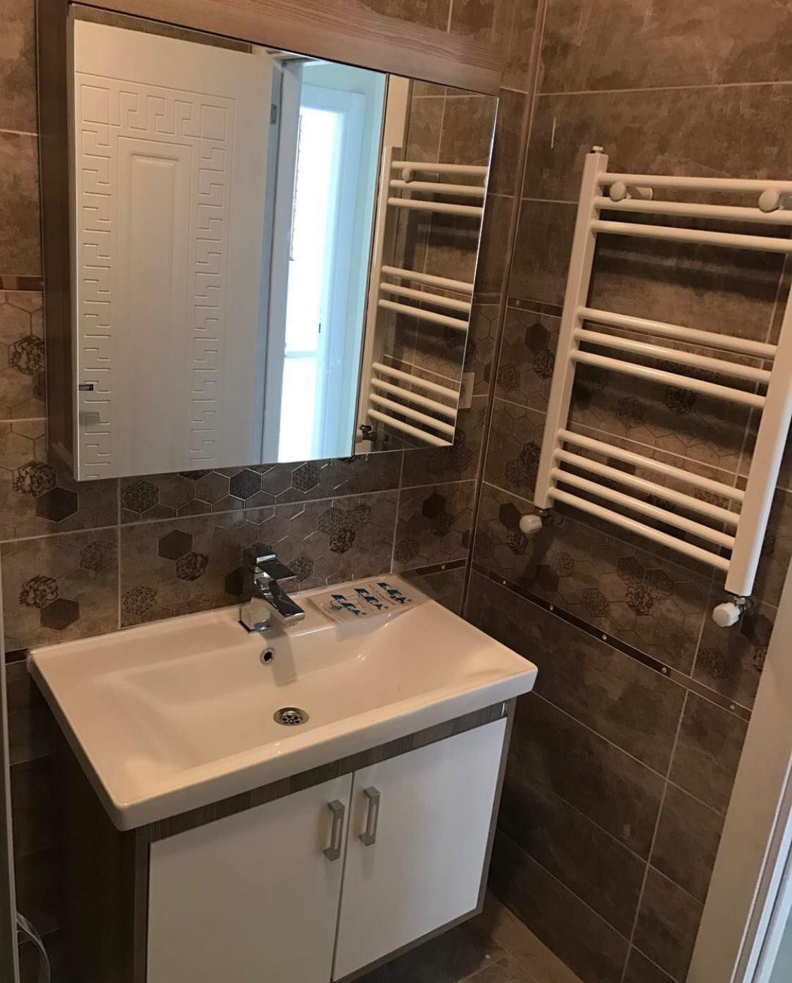 Vintage Banyo Dolabı